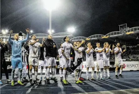  ?? BILD: SN/APA/EXPA/REINHARD EISENBAUER ?? Jubelstimm­ung herrschte nach dem 4:1 des LASK gegen Eindhoven auf der Linzer Gugl.