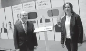  ?? Foto Iban Aguinaga ?? Francisco Arasanz y Maite Bengoechea, de AECC.