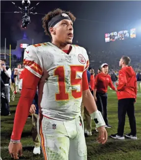  ?? ROBERT HANASHIRO/USA TODAY SPORTS ?? The Chiefs’ Patrick Mahomes threw six TD passes Monday night but also had five turnovers in the 54-51 loss to the Rams.