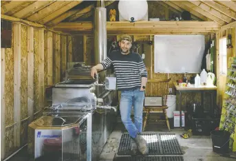  ?? ?? Nick Lodise works with the students at Wyncote Academy, an alternativ­e high school, to produce maple syrup.