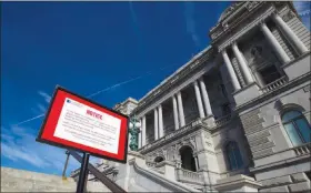  ?? JOSE LUIS MAGANA / AP ?? A sign posted Saturday outside the Library of Congress alerts visitors that the building is closed due to the government shutdown.