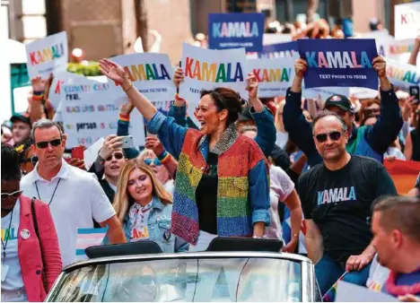  ?? (JOSIE NORRIS/SAN FRANCISCO CHRONICLE VIA AP) ?? LE MAGAZINE «THE ATLANTIC»
Kamala Harris à la gay pride de San Francisco.