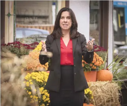  ?? JACQUES NADEAU LE DEVOIR ?? Valérie Plante s’est faite présente sur les réseaux sociaux tout au long de la campagne. Elle a aussi obtenu de la visibilité de la part d’un influenceu­r surtout actif sur Instagram.