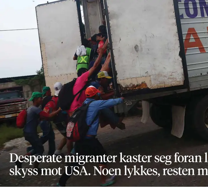  ??  ?? HAIK: De siste ukene er flere tusen migranter fra en karavane med opp mot 5000 mennesker fra Sentral-Amerika ankommet Tijuana. Mange haiker med lastebiler og trailere langs veien.