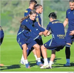  ?? CÁDIZ CF ?? Marco Viciana ayer durante el entrenamie­nto.