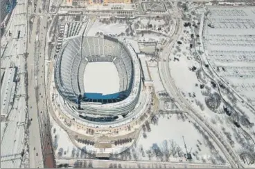  ?? AFP ?? ■ Aerial view of snow covering Soldier Field in Chicago, Illinois.