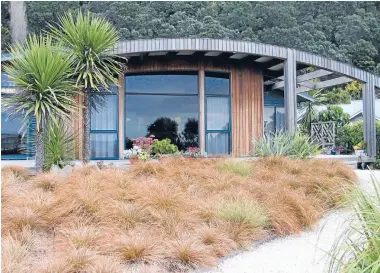  ?? Photo: JANE WRIGGLESWO­RTH ?? A mass planting of Carex testacea provides an alternativ­e to grass at Madeline Brettkelly’s beachside property.