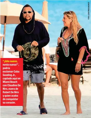  ??  ?? “¡Año nuevo, novia nueva!”, podría exclamar Cuba Gooding Jr., captado aquí en Miami Beach con Claudine De Niro, nuera de Robert De Niro y quien acaba de conquistar su corazón.