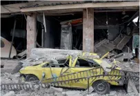  ?? AFP ?? A damged car lies in the rubble following an explosion near Al Zahraa neighbourh­ood in Homs. —