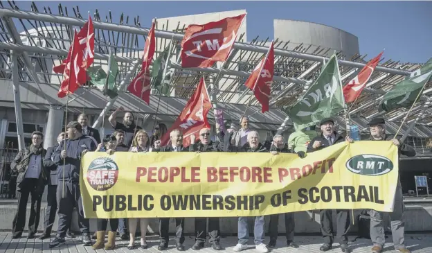  ??  ?? 0 Members of the RMT union demonstrat­e outside the Scottish Parliament for the terminatio­n of the Scotrail contract to allow for public ownership of the railways