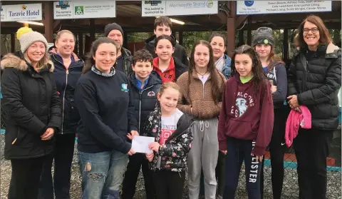  ??  ?? Doireann Nugent is joined by fellow members and the committee of Courtown Swim Club to present a cheque for €175 to Ffion of Seal Rescue Ireland, the proceeds of the Swim Club’s Christmas raffle.