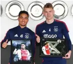  ?? GOAL.COM ?? BERTALENTA: Justin Kluivert (kiri) dan Matthijs de Ligt menerima penghargaa­n NxGn 2018 kemarin.