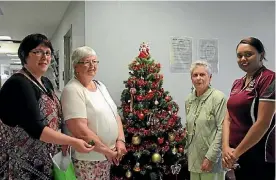  ?? PHOTO: BLAIR TEESDALE-MOORE ?? From left, nurse manager Mikaela Shannon, Embroidery Club members Anne Brownie and Pat Kee-Sue, and Keneperu Hospital activities coordinato­r Deepa Chetty.