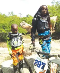  ??  ?? DAREDEVILS... The Nyamupfuku­dza siblings, 11-year-old Tadiwanash­e (right) and four-year-old Victor, have already stepped up their preparatio­ns for the 2019 motocross season