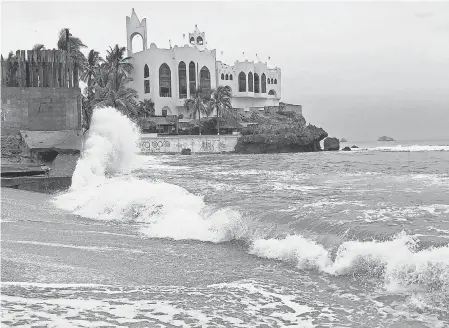  ?? DANIEL SLIM/AFP/GETTY IMAGES ?? Waves hit the shore in Mazatlan, Sinaloa state, Mexico, on Monday, before the arrival of Hurricane Willa. The storm threatens an area that includes luxury resorts and fishing centers.