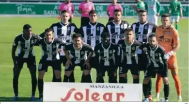  ?? RBL ?? El once de la Balompédic­a que arrancó el partido del pasado domingo en Sanlúcar.