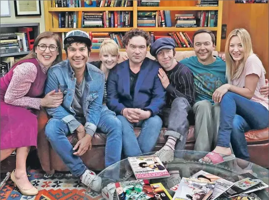  ?? Robert Gauthier Los Angeles Times ?? THE CAST of CBS series “The Big Bang Theory” are Mayim Bialik, left, Kunal Nayyar, Melissa Rauch, Johnny Galecki, Simon Helberg, Jim Parsons and Kaley Cuoco.