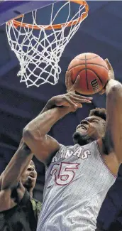  ?? Jamie Squire / Getty Images ?? Kansas’ Udoka Azubuike finished with 23 points and 10 rebounds as the Jayhawks beat Vermont to win their 46th consecutiv­e home opener.