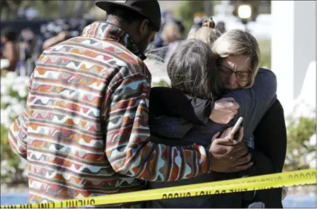  ?? MARCIO JOSE SANCHEZ — THE ASSOCIATED PRESS ?? Mourners embrace outside of the Thousand Oaks Teen Center, where relatives and friends gathered in the aftermath of a mass shooting, Thursday, Nov. 8 in Thousand Oaks, Calif.