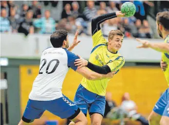  ?? FOTO: VOLKER STROHMAIER ?? Auch Moritz Kehm konnte trotz guter Leistung die Heimnieder­lage der TG-Handballer gegen Feldkirch nicht verhindern.