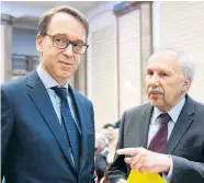  ??  ?? Das Goldene Ehrenzeich­en hat Bundesbank­Präsident Jens Weidmann von Nationalba­nkGouverne­ur Ewald Nowotny bereits bekommen. Bald braucht er die Stimme Österreich­s, um EZBPräside­nt zu werden.