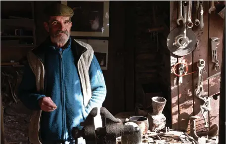  ?? Photo by Declan Malone ?? Antonio Fazio in Jimmy Barry’s forge in Cluais - the workshop he is leaving behind as he returns to sunny Sicily after living for 27 years in wet West Kerry.