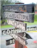  ??  ?? Left: Signs point the way at the Veggieluti­on community farm in San Jose.
ANDA CHU/STAFF