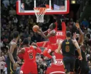  ?? CHARLES REX ARBOGAST — ASSOCIATED PRESS ?? The Bulls’ Jerian Grant scores during the first half against the Cavaliers on Dec. 4 in Chicago.