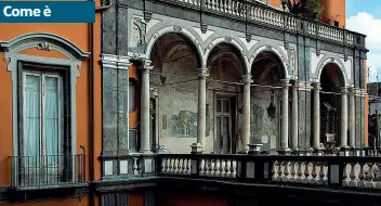  ??  ?? Paragone La foto a sinistra della Loggia di Palazzo Maddaloni è stata scattata nel 1985 da Mimmo Jodice; sopra una foto dopo i restauri