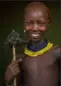  ??  ?? 2. Jeune du peuple Dassanech et sa poupée. Omorate, Vallée de l’Omo, Ethiopie.