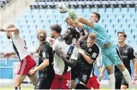  ??  ?? Fraisl und Sandhausen überrascht­en den lethargisc­hen HSV