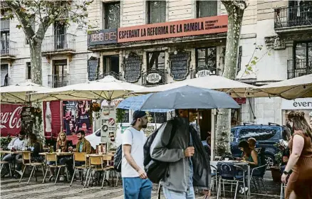  ?? LLIBERT TEIXIDÓ ?? El contador de los días de retraso que suma la reforma de la Rambla alcanzó hoy los 1.947