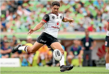  ?? GETTY IMAGES ?? Shaun Johnson kicked back-to-back field goals against the Raiders this year to secure the win for his side.