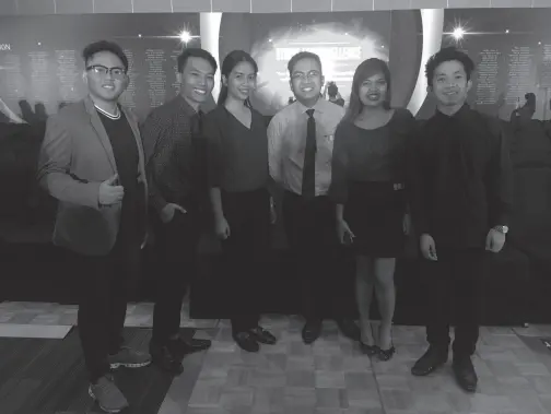  ??  ?? SM Foundation scholars from Davao welcome success and opportunit­ies