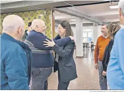  ?? AYUNTAMIEN­TO SAN FERNANDO ?? Visita al centro de mayores de San Ignacio tras la reforma.