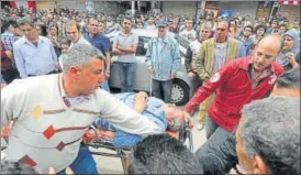  ?? REUTERS ?? A victim being carried away on a stretcher after a bomb went off at a Coptic church in Tanta.