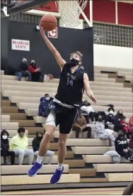  ?? PETE BANNAN — MEDIANEWS GROUP ?? Downingtow­n West’s Cooper Hardin scores two of his seven points Tuesday night at Coatesvill­e.