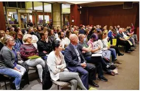  ?? KAREEM ELGAZZAR / THE CINCINNATI ENQUIRER ?? Meeting attendees listen as Mason city council pass an ordinance criminaliz­ing abortions within the city limits on Monday.