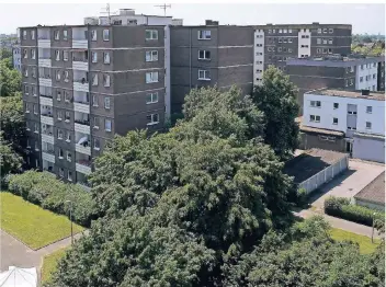  ?? FOTO: GOTTSCHALK ?? 322 Wohneinhei­ten – nicht alle sind vermietet – gehören zu der Liegenscha­ft Im Bonnefeld/Ehinger Berg.