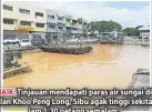  ??  ?? NAIK: Tinjauan mendapati paras air sungai di Jalan Khoo Peng Long, Sibu agak tinggi sekitar jam 1.30 petang semalam.