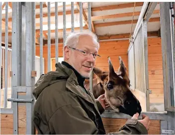  ?? FOTO: KÖLNER ZOO ?? Zoochef Theo Pagel blickt derzeit wegen der Corona-krise auf einen Zoo ohne Besucher. Im Zoo versucht man nun, diese ungewöhnli­che Zeit möglichst gut zu nutzen.