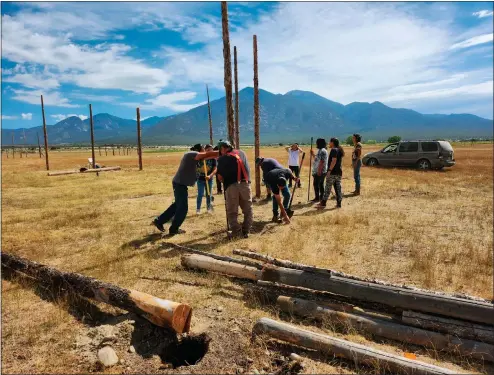  ?? COURTESY JUANISIDRO CONCHA ?? Taos Pueblo War Chief’s staff prepping post holes.
