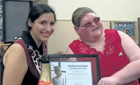  ?? SPECIAL TO THE EXAMINER ?? Ariana Ayoub, SickKids Foundation presents Kathryn Peeters with a certificat­e of recognitio­n.