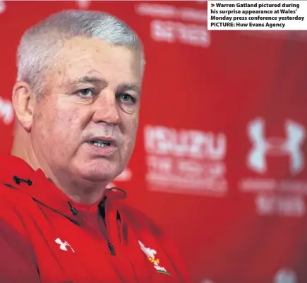  ??  ?? > Warren Gatland pictured during his surprise appearance at Wales’ Monday press conference yesterday PICTURE: Huw Evans Agency