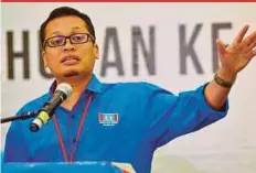  ?? PIX BY FAIZ ANUAR ?? PKR Youth chief Nik Nazmi Nik Ahmad speaking at the PKR Youth National Congress in Shah Alam yesterday.