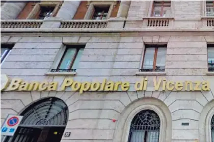  ?? TOMADA DE INTERNET ?? El Gobierno italiano dijo el sábado pasado que garantizab­a los fondos a los ahorrantes y a los tenedores de cuentas de las entidades Banca Popolare di Vicenza y Veneto Banca.