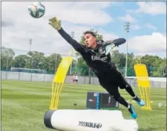  ??  ?? FUTURO EN EL AIRE. Keylor podría marcharse del Madrid.