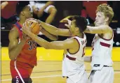  ?? JEFF CHIU — THE ASSOCIATED PRESS ?? Stanford’s Oscar Da Silva, center, and James Keefe try to tie up Arizona center Christian Koloko on Saturday night.