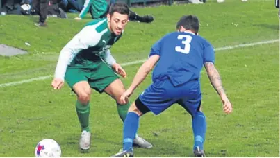  ??  ?? Thornton Hibs’ Lee Schiavone gets the better of Dundonald Bluebell’s Stuart Walton.