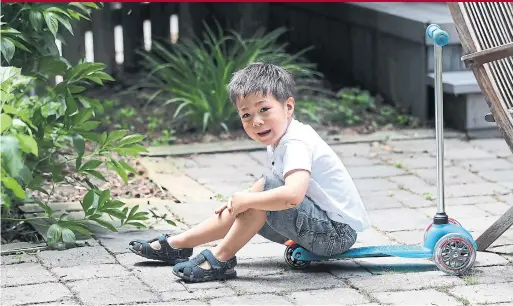  ?? STEVE RUSSELL/TORONTO STAR ?? Between 18 and 24 months, Osher Ahn-Clifford developed an interest in sounds. His parents were about to teach him letters, but realized he could already read.